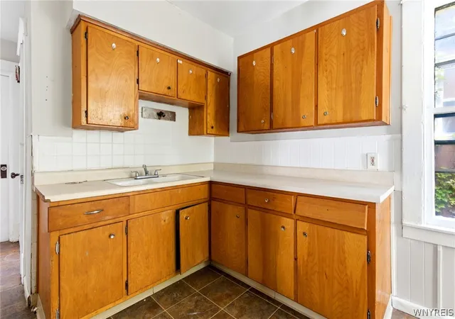 Listing Photo 5 - Condo for sale in building located at 1427 Fort Ave, Niagara Falls, NY 14303
