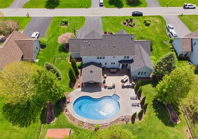 2nd image of 746 Hailey Dr, Webster, NY 14580 | MLS# R1686014