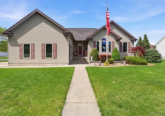 Homes for sale in Lancaster, NY | 2 Cobblestone Ct, Lancaster, NY 14086 | MLS# B1681825