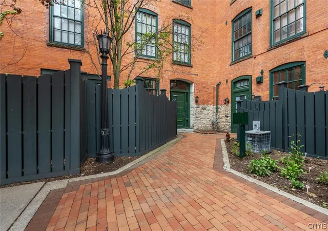 1st image of 429 N Franklin St #108, Syracuse, NY 13204 | MLS# S1686234