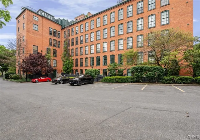 3rd image of 429 N Franklin St, Syracuse, NY 13204