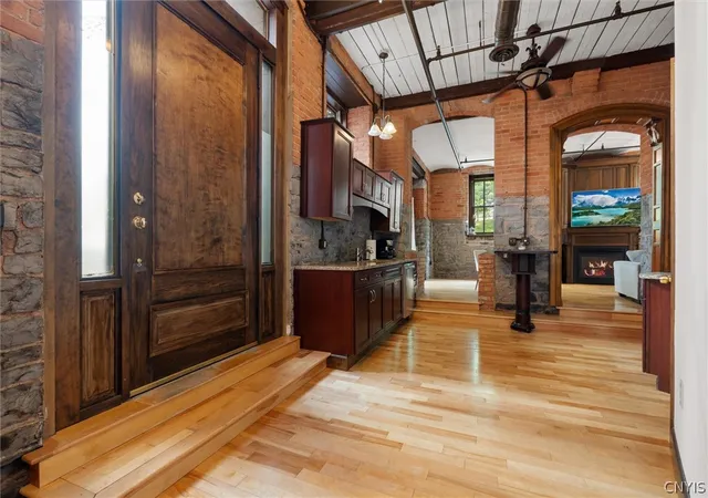 5th image of 429 N Franklin St, Syracuse, NY 13204