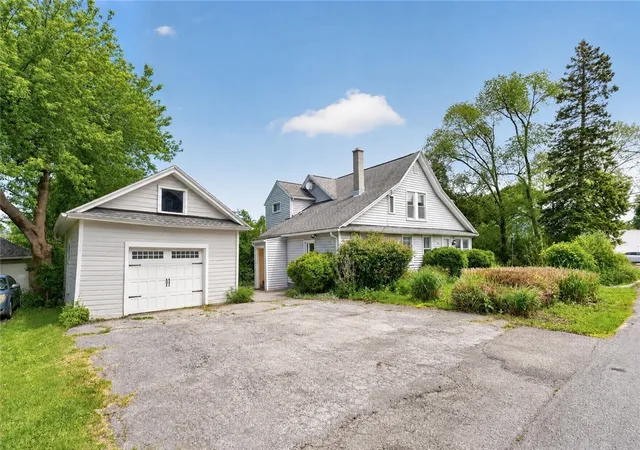 2nd image of 4461 Culver Rd, Irondequoit, NY 14622 | MLS# R1686463