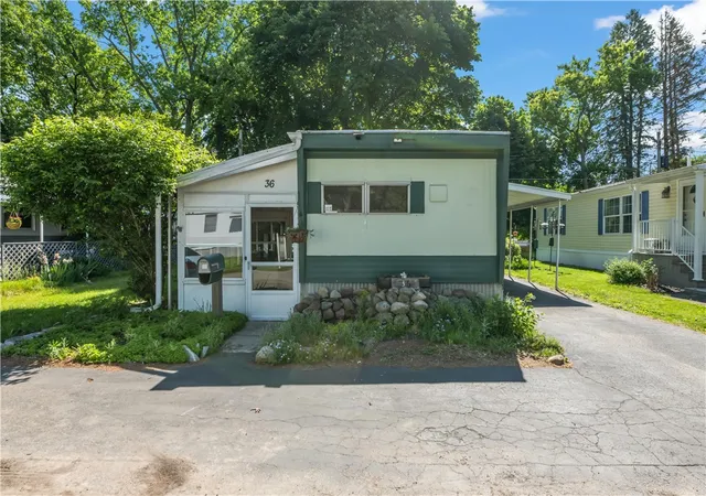 Homes for sale in Penfield, NY | 36 Patio Dr, Penfield, NY 14625 | MLS# R1684996