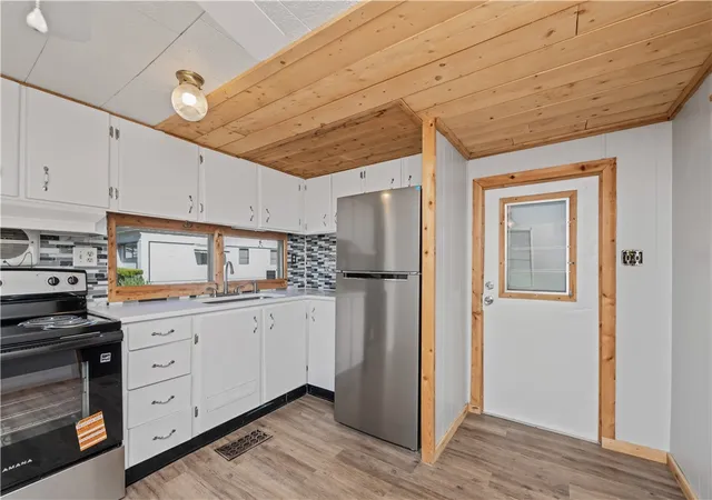 4th image of 36 Patio Dr, Rochester, NY 14625 | MLS# R1684996