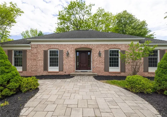 3rd image of 36 Locke Dr, Pittsford, NY 14534 | MLS# R1686506