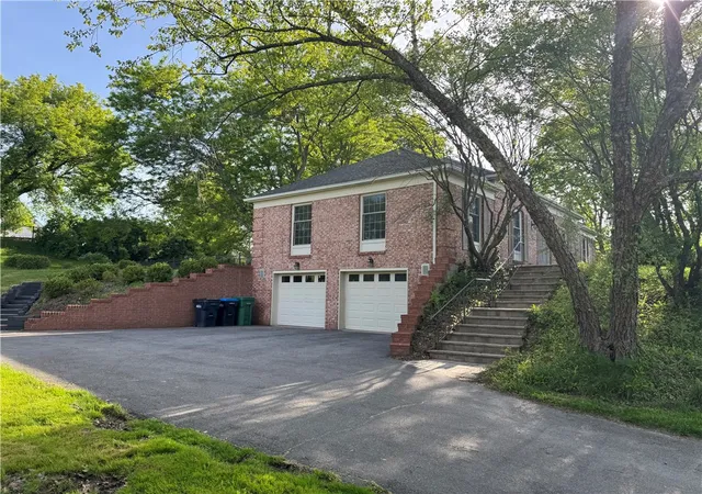 4th image of 36 Locke Dr, Pittsford, NY 14534 | MLS# R1686506