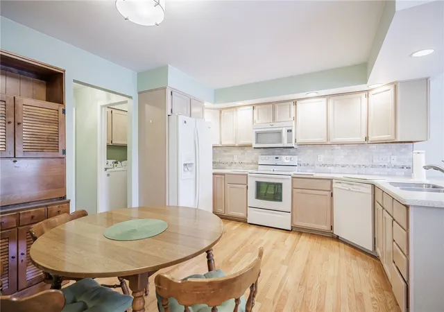Homes for sale in Penfield, NY | 53 Waterview Cir, Penfield, NY 14625 | MLS# R1678736