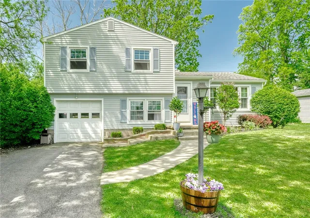 Homes for sale in Canandaigua City, NY | 46 Arlington Park, Canandaigua City, NY 14424 | MLS# R1685080