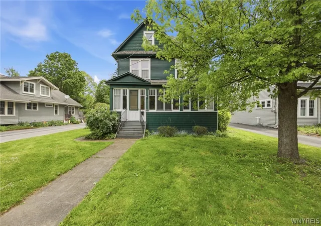 1st image of 262 Walnut St, East Aurora, NY 14052 | MLS# B1686779