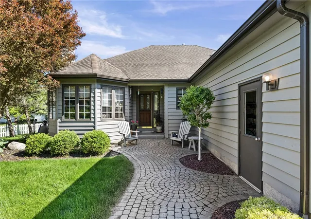 2nd image of 928 Old Way Dr, Webster, NY 14580 | MLS# R1686157
