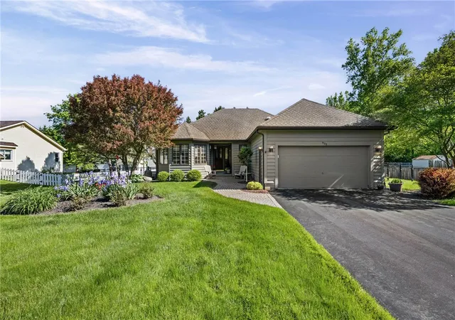 4th image of 928 Old Way Dr, Webster, NY 14580 | MLS# R1686157