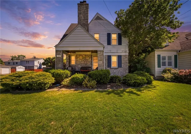 Homes for sale in Niagara Falls, NY | 2965 Cleveland Ave, Niagara Falls, NY 14305 | MLS# B1686792