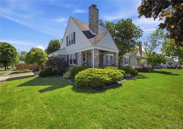 Homes for sale in Niagara Falls, NY | 2965 Cleveland Ave, Niagara Falls, NY 14305 | MLS# B1686792