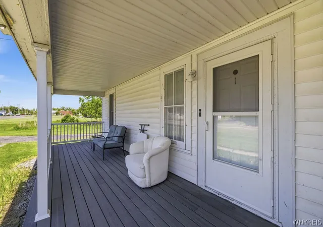 Homes for sale in Wheatfield, NY | 2212 Cayuga Dr Ext, Wheatfield, NY 14304 | MLS# B1686866