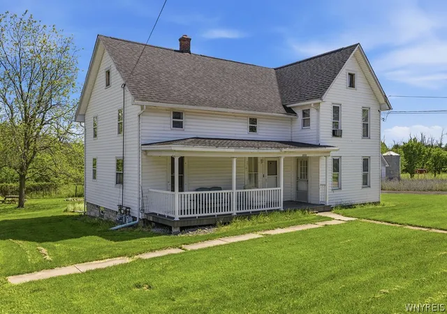 3rd image of 2212 Cayuga Dr Ext, Wheatfield, NY 14304 | MLS# B1686866