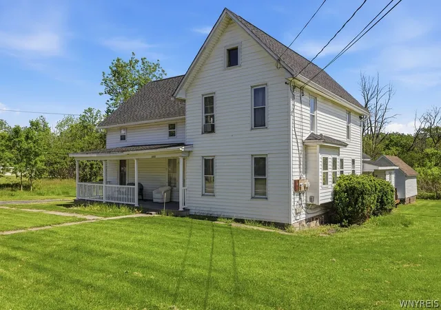 4th image of 2212 Cayuga Dr Ext, Wheatfield, NY 14304 | MLS# B1686866