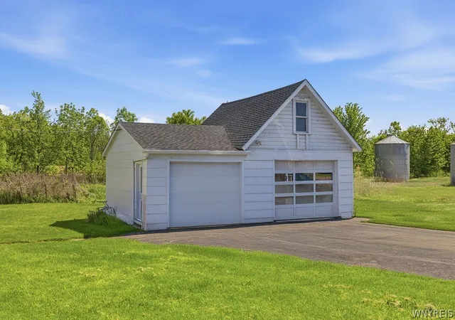 5th image of 2212 Cayuga Dr Ext, Wheatfield, NY 14304 | MLS# B1686866