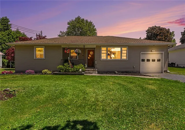 Homes for sale in Seneca Falls, NY | 49 Sackett St, Seneca Falls, NY 13148 | MLS# R1686940
