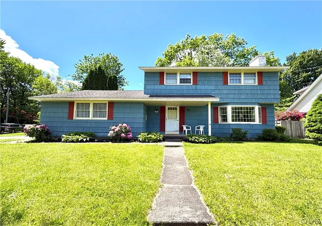 2nd image of 7553 Daphne Dr, Syracuse, NY 13212 | MLS# S1687015