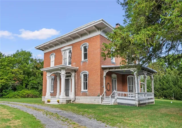 Homes for sale in Geneva City, NY | 546 Castle St, Geneva City, NY 14456 | MLS# R1687035