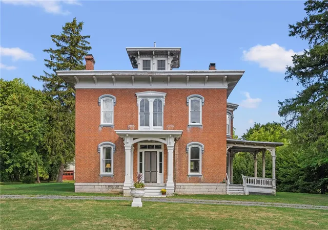 Homes for sale in Geneva City, NY | 546 Castle St, Geneva City, NY 14456 | MLS# R1687035