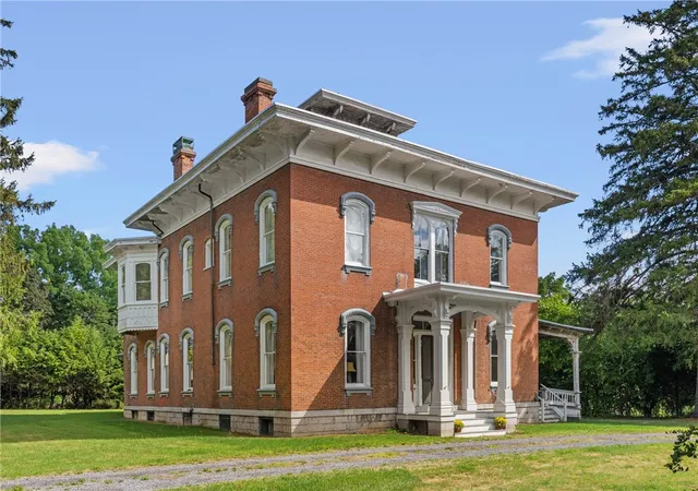 Homes for sale in Geneva City, NY | 546 Castle St, Geneva City, NY 14456 | MLS# R1687035