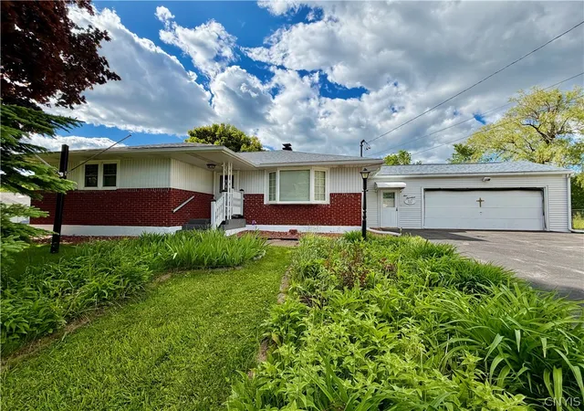 Homes for sale in Deerfield, NY | 117 Tarlton Dr, Deerfield, NY 13502 | MLS# S1687039