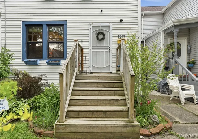 Homes for sale in Buffalo, NY | 1215 West Ave, Buffalo, NY 14213 | MLS# B1685908
