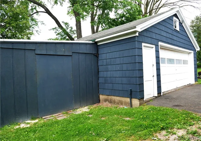 Homes for sale in New Hartford, NY | 39 Young Ave, New Hartford, NY 13417 | MLS# S1682642
