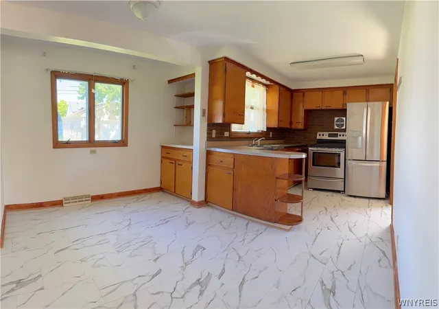 Photo 4 of Sale Pending at 318 Forbes Ave, Tonawanda, NY 14150 | MLS# B1687141 | Listing updated on 2026-06-16