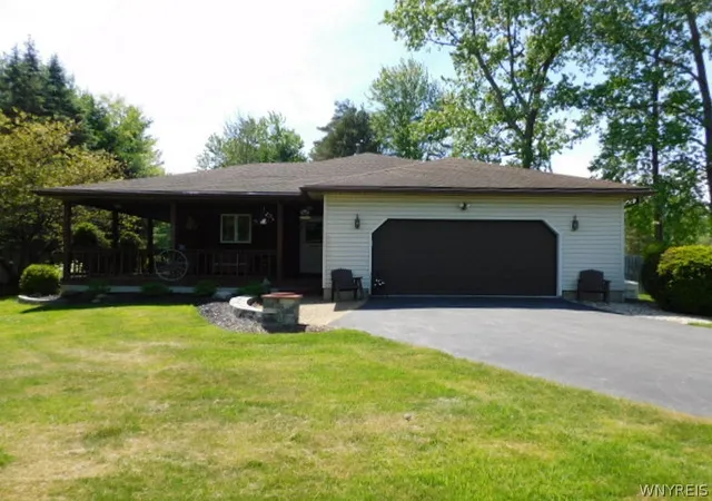 1st image of 6986 Minnick Rd, Lockport, NY 14094 | MLS# B1687127