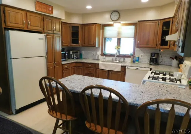 3rd image of 6986 Minnick Rd, Lockport, NY 14094 | MLS# B1687127