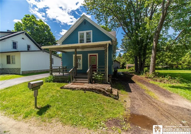 2nd image of 2 Crescent Ave, Busti, NY 14750 | MLS# R1686906