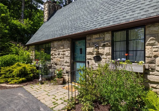 Homes for sale in Rochester, NY | 1000 Penfield Rd, Rochester, NY 14625 | MLS# R1685737