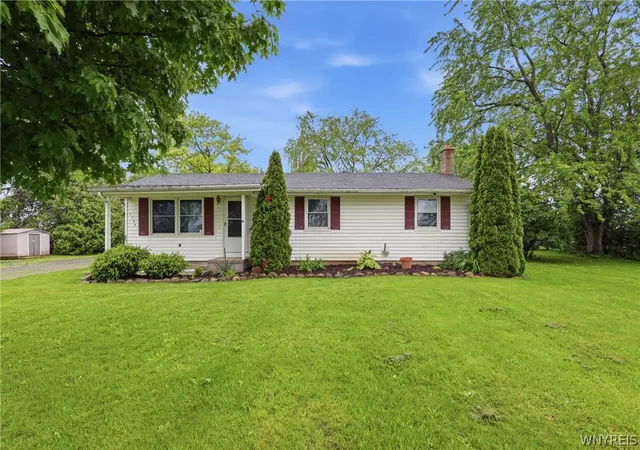 Homes for sale in Byron, NY | 5594 Walkers Corners Rd, Byron, NY 14058 | MLS# B1687109