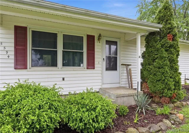 Homes for sale in Byron, NY | 5594 Walkers Corners Rd, Byron, NY 14058 | MLS# B1687109