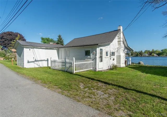 Homes for sale in Lyme, NY | 27038 Independence Point Rd, Lyme, NY 13622 | MLS# S1686482