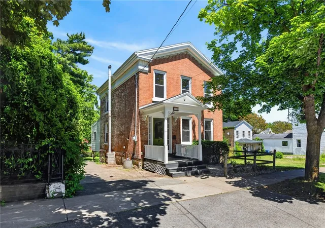 Homes for sale in Palmyra, NY | 415 E Main St, Palmyra, NY 14522 | MLS# R1686210