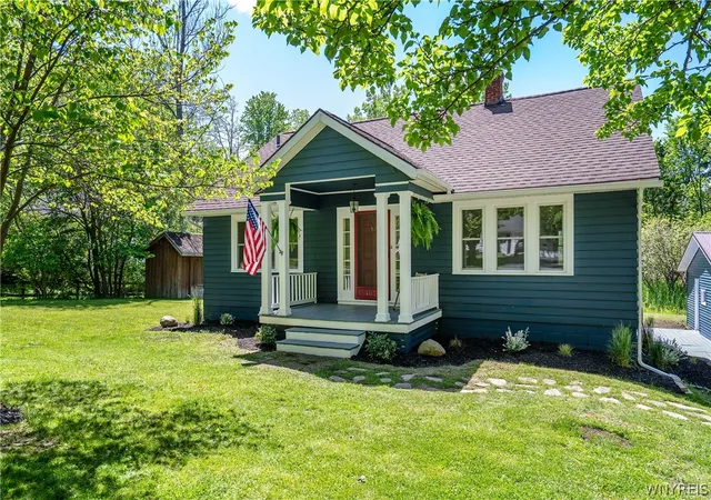 1st image of 4076 N Freeman Rd, Orchard Park, NY 14127 | MLS# B1687237
