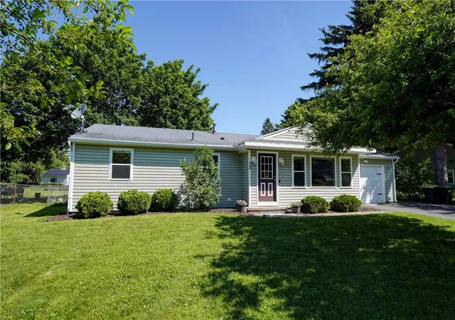 Homes for sale in Henrietta, NY | 32 New Gate Dr, Henrietta, NY 14467 | MLS# R1686785