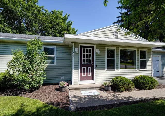 Homes for sale in Henrietta, NY | 32 New Gate Dr, Henrietta, NY 14467 | MLS# R1686785