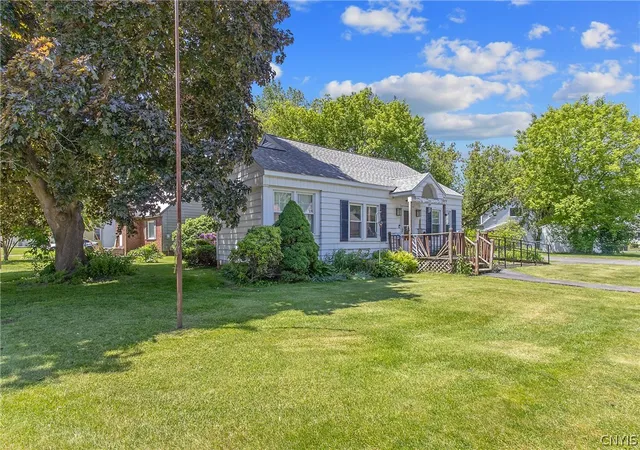 Homes for sale in Salina, NY | 201 Sheridan Rd, Salina, NY 13090 | MLS# S1687170