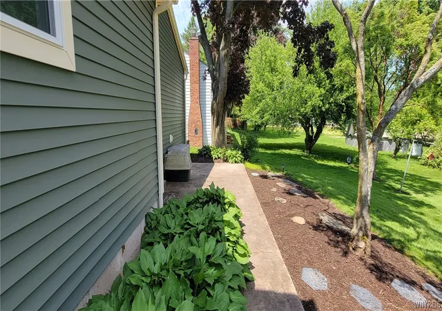 4th image of 7053 Old English Rd, Lockport Town, NY 14094 | MLS# B1687130