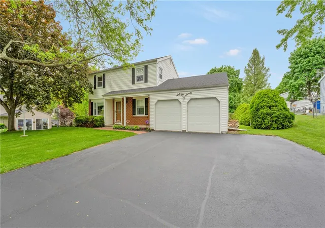 3rd image of 6170 Deerfield Dr, Farmington, NY 14425 | MLS# R1667683