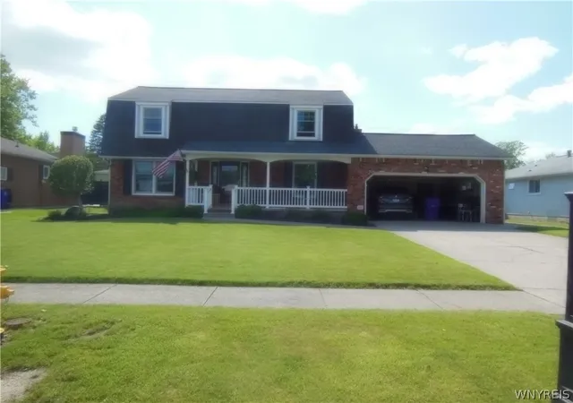 2nd image of 38 Old Farm Cir, Buffalo, NY 14218 | MLS# B1686175