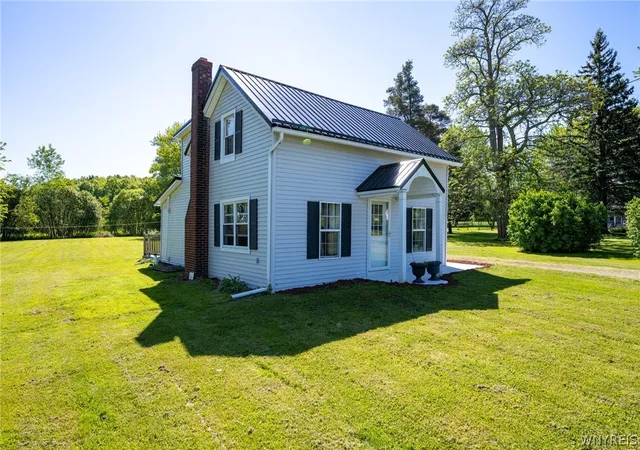 3rd image of 12486 Hanford Rd, Silver Creek, NY 14136 | MLS# B1686597
