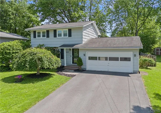 Homes for sale in Clay, NY | 4027 Bay Park Dr, Clay, NY 13090 | MLS# S1686104