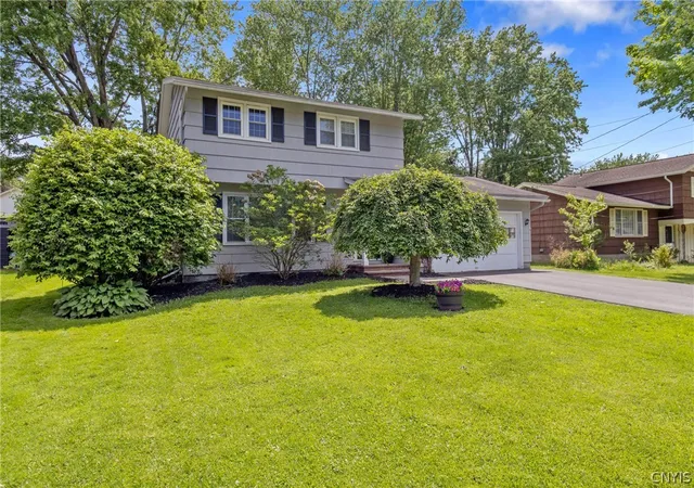 Homes for sale in Clay, NY | 4027 Bay Park Dr, Clay, NY 13090 | MLS# S1686104
