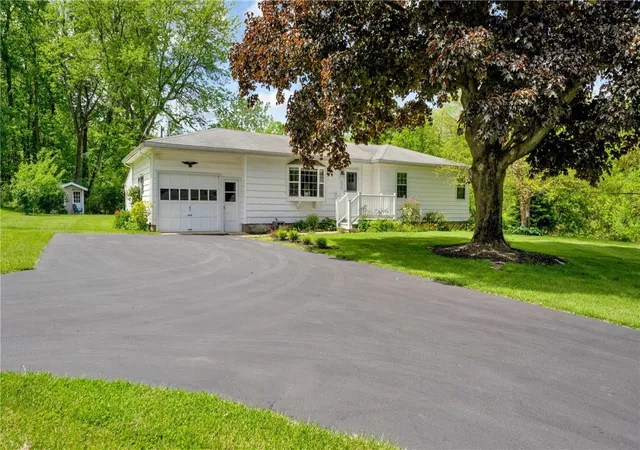Homes for sale in Henrietta, NY | 5069 E Henrietta Rd, Henrietta, NY 14467 | MLS# R1682876